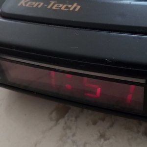 Ken-Tech Digital Radio Clock Tested Working Condition Electric &Battery Operarat